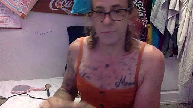Snapshot of VanillaSnowcones chatting on May 28, 2026, 1:13 am VanillaSnowcones online show from May 28, 2026, 1:13 am