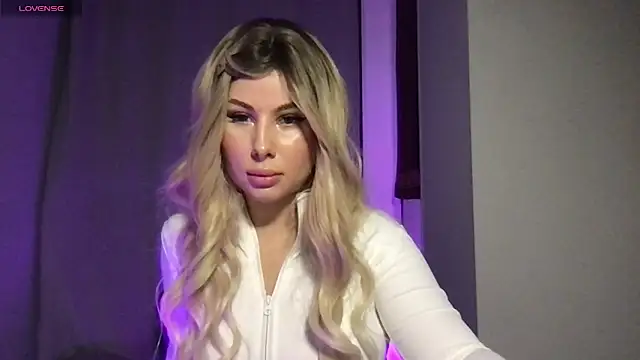 Snapshot of Lili_Weiss chatting on June 3, 2026, 6:12 pm Lili Weiss online show from June 3, 2026, 6:12 pm