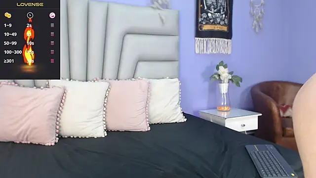 Snapshot of simona_villareal_ chatting on June 2, 2026, 11:43 am simona villareal online show from June 2, 2026, 11:43 am