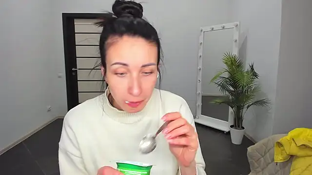 BouncySweety online show from March 17, 2025, 1:50 pm