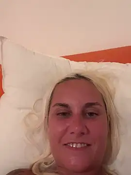 Snapshot of Sofia_beee chatting on June 26, 2026, 10:59 pm Sofia beee online show from June 26, 2026, 10:59 pm