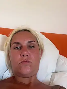 Snapshot of Sofia_beee chatting on June 27, 2026, 11:05 am Sofia beee online show from June 27, 2026, 11:05 am