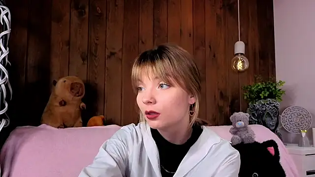 Snapshot of IvoryPesante chatting on June 14, 2026, 8:21 pm IvoryPesante online show from June 14, 2026, 8:21 pm