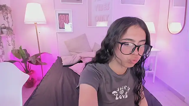 Snapshot of Kimdyy_ chatting on July 13, 2026, 7:13 pm Kimdyy online show from July 13, 2026, 7:13 pm