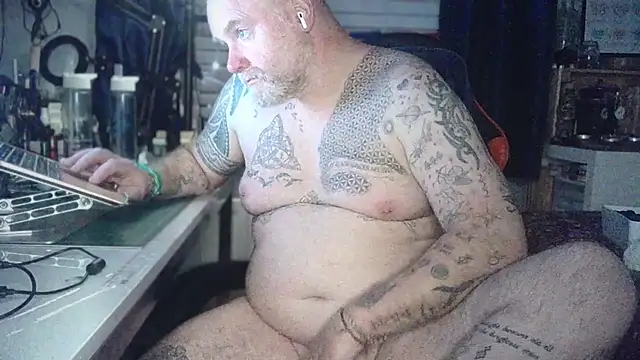 Snapshot of Tattooed_Dilf_01 chatting on August 2, 2026, 9:56 pm Tattooed Dilf 01 online show from August 2, 2026, 9:56 pm