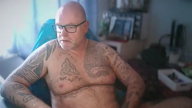 Snapshot of Tattooed_Dilf_01 chatting on May 31, 2026, 8:53 am Tattooed Dilf 01 online show from May 31, 2026, 8:53 am