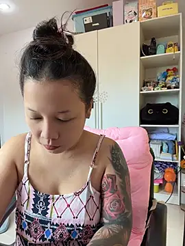Snapshot of LINDA_HD chatting on July 8, 2026, 8:37 am LINDA HD online show from July 8, 2026, 8:37 am