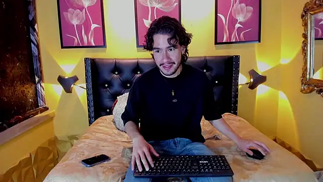 Snapshot of theo_riviera chatting on May 28, 2026, 10:37 pm theo riviera online show from May 28, 2026, 10:37 pm
