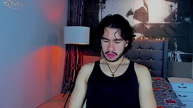 Snapshot of theo_riviera chatting on May 31, 2026, 5:35 am theo riviera online show from May 31, 2026, 5:35 am