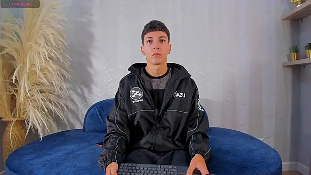 Snapshot of Gian_Rossi chatting on June 14, 2026, 2:18 pm Gian Rossi online show from June 14, 2026, 2:18 pm