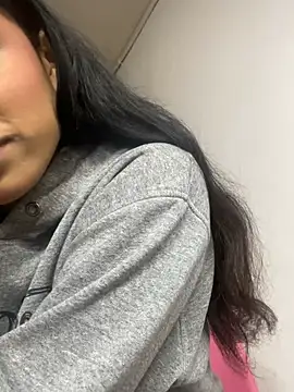 Ariana roxe  online show from June 12, 2026, 4:21 am