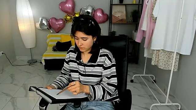 Snapshot of Barbara_Little chatting on May 29, 2026, 1:50 pm Barbara Little online show from May 29, 2026, 1:50 pm
