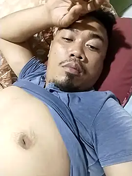 Renatolovearmpits online show from May 27, 2026, 12:23 pm