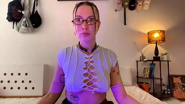 Snapshot of EvelynCharm_ chatting on May 31, 2026, 11:05 am EvelynCharm online show from May 31, 2026, 11:05 am