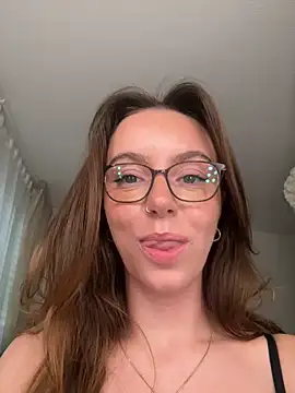 Snapshot of Cherry-Bean chatting on July 4, 2026, 5:39 pm Cherry-Bean online show from July 4, 2026, 5:39 pm