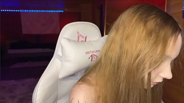 Snapshot of OpheliaVoss chatting on June 5, 2026, 8:14 pm OpheliaVoss online show from June 5, 2026, 8:14 pm