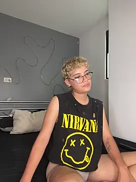 Mia-Sinclair online show from May 30, 2026, 8:25 pm