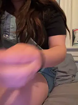 Snapshot of alyssabbygirll chatting on June 17, 2026, 12:43 am alyssabbygirll online show from June 17, 2026, 12:43 am