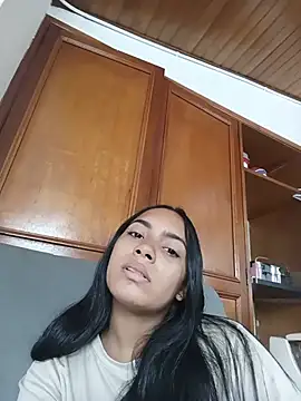 Snapshot of xcleila chatting on June 1, 2026, 4:39 pm xcleila online show from June 1, 2026, 4:39 pm