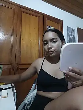 Snapshot of xcleila chatting on May 31, 2026, 1:33 am xcleila online show from May 31, 2026, 1:33 am