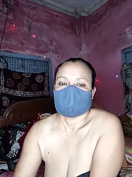Snapshot of MoonLusty chatting on June 17, 2026, 5:34 pm MoonLusty online show from June 17, 2026, 5:34 pm