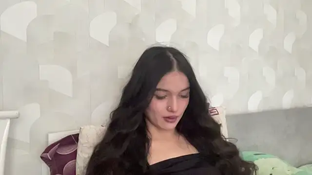 Snapshot of LisetteParajon chatting on July 15, 2026, 7:04 am LisetteParajon online show from July 15, 2026, 7:04 am