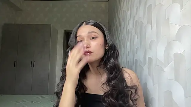 Snapshot of LisetteParajon chatting on June 17, 2026, 5:07 am LisetteParajon online show from June 17, 2026, 5:07 am