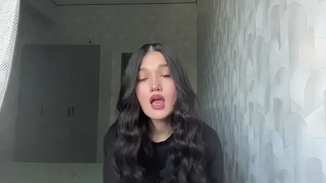 Snapshot of LisetteParajon chatting on June 8, 2026, 5:19 am LisetteParajon online show from June 8, 2026, 5:19 am