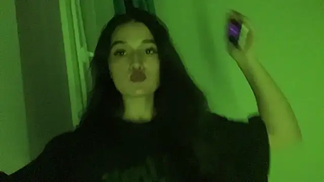Snapshot of LisetteParajon chatting on June 4, 2026, 4:00 pm LisetteParajon online show from June 4, 2026, 4:00 pm