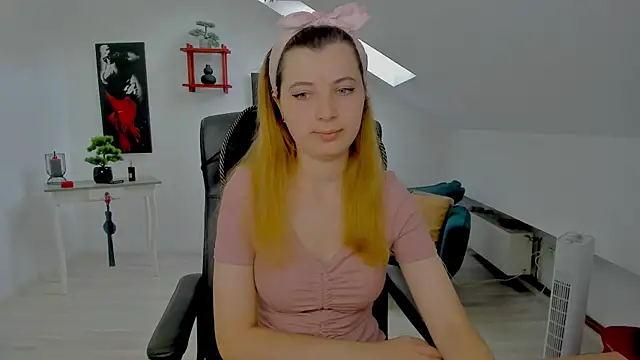 CamelliaStone online show from July 13, 2026, 7:51 am