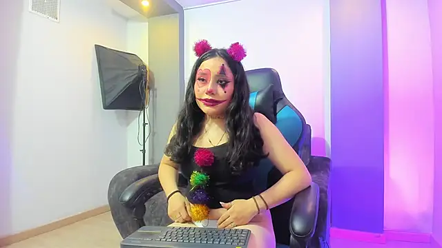 Snapshot of Miiarouse__ chatting on June 20, 2026, 3:44 am Miiarouse online show from June 20, 2026, 3:44 am