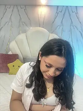 Snapshot of Miiarouse__ chatting on June 4, 2026, 3:44 am Miiarouse online show from June 4, 2026, 3:44 am
