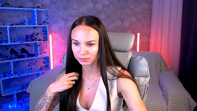 Snapshot of NicoleMerz chatting on July 13, 2026, 6:18 pm NicoleMerz online show from July 13, 2026, 6:18 pm