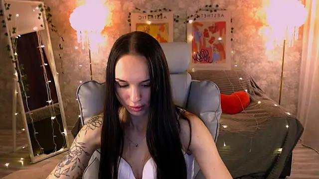Snapshot of NicoleMerz chatting on June 17, 2026, 4:39 pm NicoleMerz online show from June 17, 2026, 4:39 pm