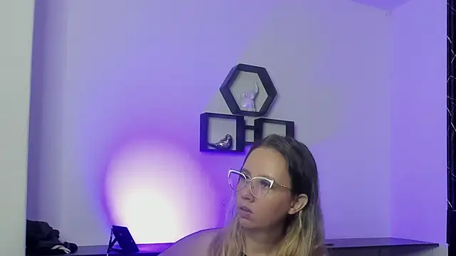 Snapshot of Mia_and_Erick chatting on July 4, 2026, 2:29 am Mia and Erick online show from July 4, 2026, 2:29 am