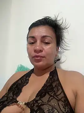 Snapshot of kloee_kann chatting on June 6, 2026, 12:32 pm kloee kann online show from June 6, 2026, 12:32 pm