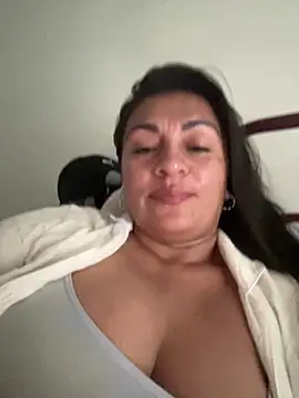 Snapshot of kloee_kann chatting on May 28, 2026, 4:13 pm kloee kann online show from May 28, 2026, 4:13 pm