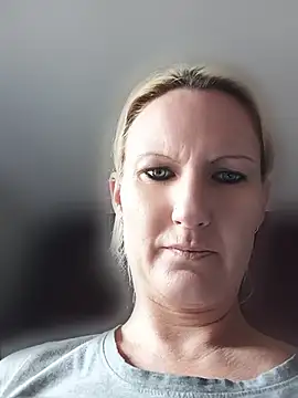 Snapshot of Isabelle_Cora chatting on June 23, 2026, 1:31 pm Isabelle Cora online show from June 23, 2026, 1:31 pm