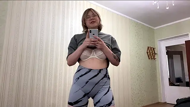 Snapshot of peachpuf chatting on June 21, 2026, 3:18 pm peachpuf online show from June 21, 2026, 3:18 pm