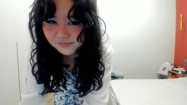 Snapshot of _emmy_lee chatting on June 2, 2026, 1:11 pm emmy lee online show from June 2, 2026, 1:11 pm