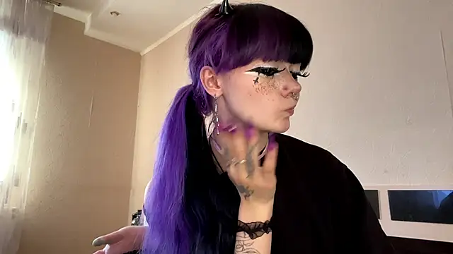 Snapshot of HolyCute chatting on June 15, 2026, 4:17 pm HolyCute online show from June 15, 2026, 4:17 pm