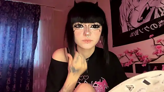 Snapshot of HolyCute chatting on July 10, 2026, 5:24 pm HolyCute online show from July 10, 2026, 5:24 pm