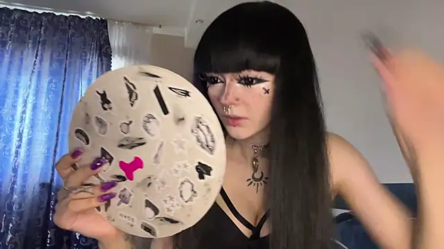 Snapshot of HolyCute chatting on July 4, 2026, 5:17 pm HolyCute online show from July 4, 2026, 5:17 pm