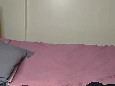 Snapshot of petite_cee chatting on June 18, 2026, 12:31 am petite cee online show from June 18, 2026, 12:31 am