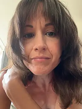 LucyLove UK online show from May 31, 2026, 2:01 pm