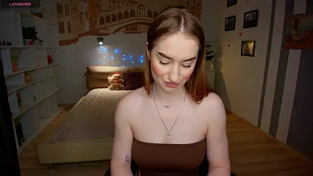 Snapshot of AlisaFoxis chatting on July 12, 2026, 5:47 pm AlisaFoxis online show from July 12, 2026, 5:47 pm