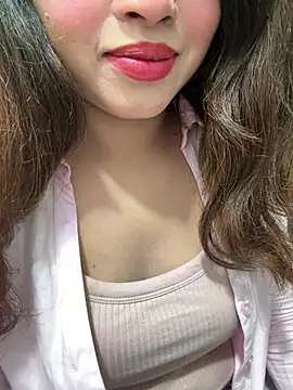 Snapshot of Yours_riya11 chatting on July 5, 2026, 4:30 am Yours riya11 online show from July 5, 2026, 4:30 am