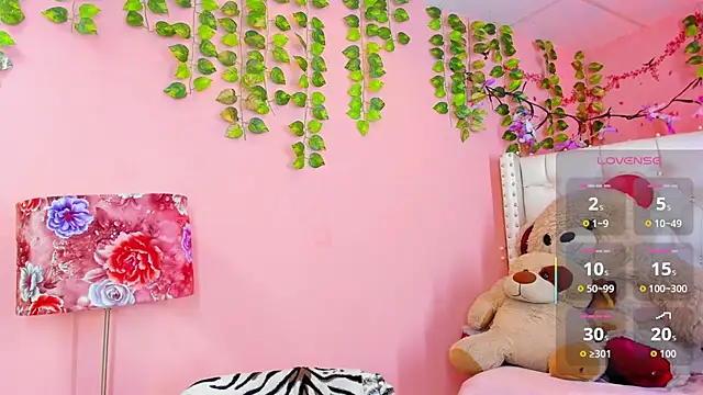 Snapshot of valentinee_xo chatting on June 26, 2026, 5:13 am valentinee xo online show from June 26, 2026, 5:13 am