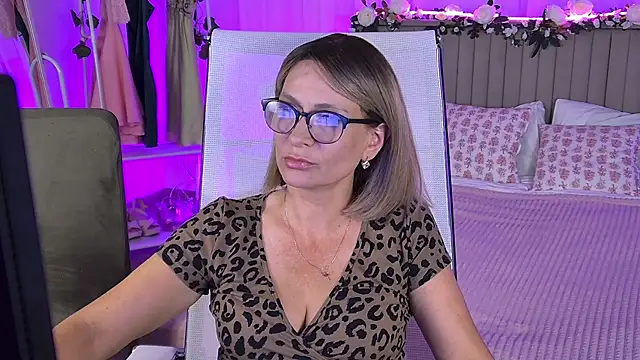 Snapshot of LioraVale chatting on July 10, 2026, 3:56 pm LioraVale online show from July 10, 2026, 3:56 pm