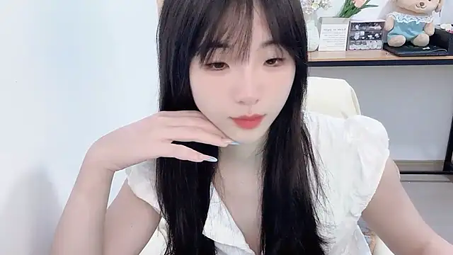 Snapshot of Louise-3 chatting on July 1, 2026, 10:10 pm Louise-3 online show from July 1, 2026, 10:10 pm